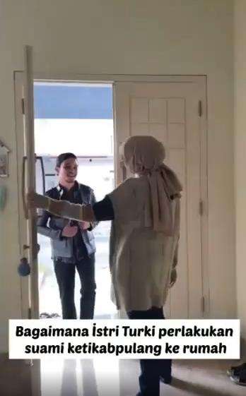 Perlakuan istri bule dari Turki ke suami bikin netizen baper.