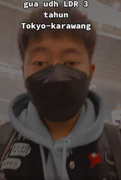 Tiga tahun pacaran jarak jauh, ketemu cuma lewat virtual.