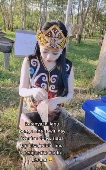 Gadis Dayak pamer usaha madunya, netizen salfok sama kecantikannya.