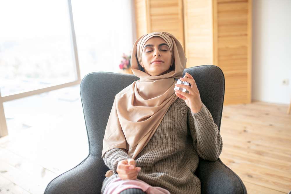 Menggunakan Parfum