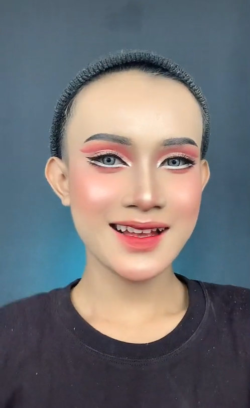 TikTokers Pria Menyulap Diri Sendiri Jadi Bidadari
