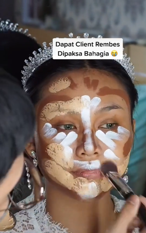 Mengkontur Wajah