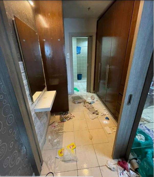 Apartemen penuh sampah