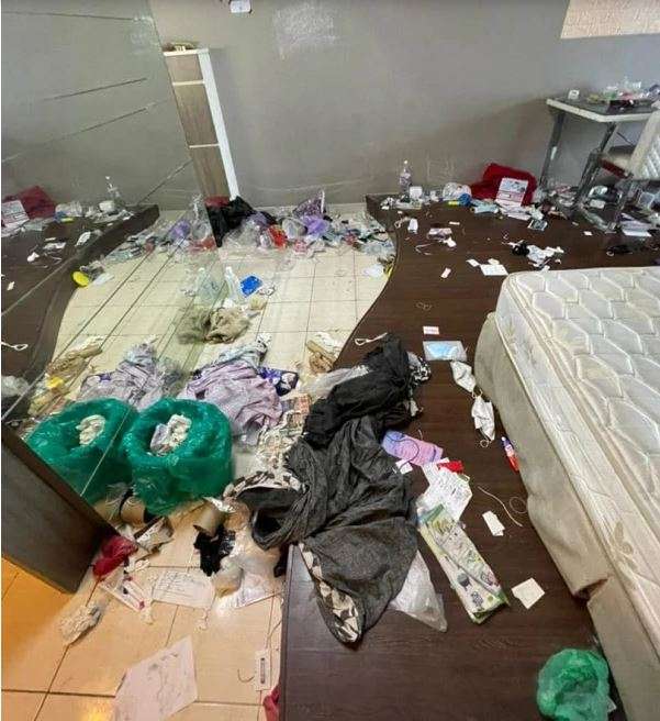 Apartemen penuh sampah