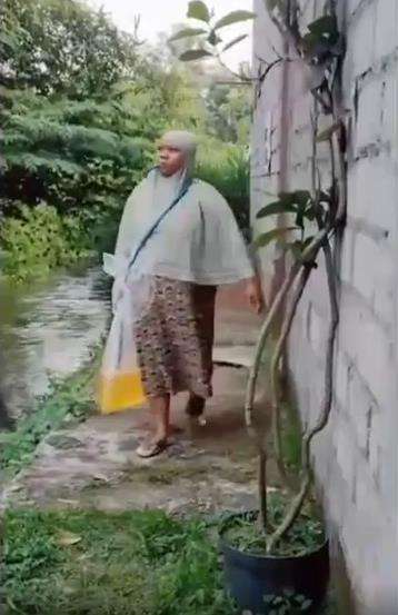 Parodi video klip Noah 'Yang Terdalam' versi emak-emak.