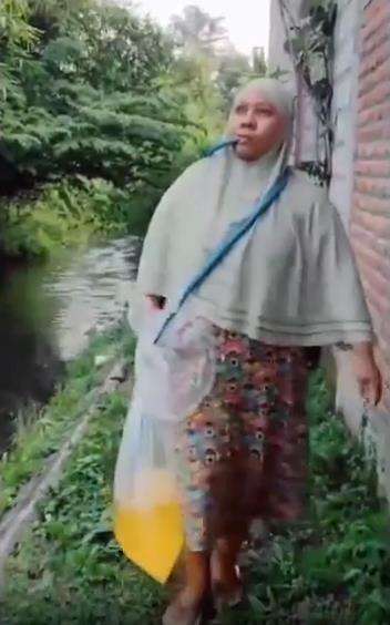 Parodi video klip Noah 'Yang Terdalam' versi emak-emak.