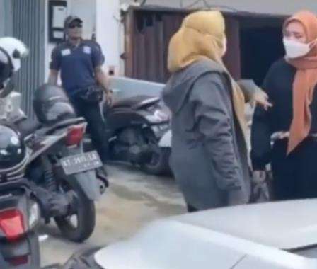 Kisah cinta pilu calon pengantin wanita ditinggal selingkuh kekasih.
