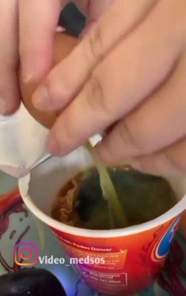 Mau masak mie instan estetik, endingnya malah bikin mual.