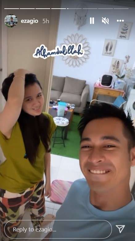 Istri Eza Gionino hamil anak ketiga
