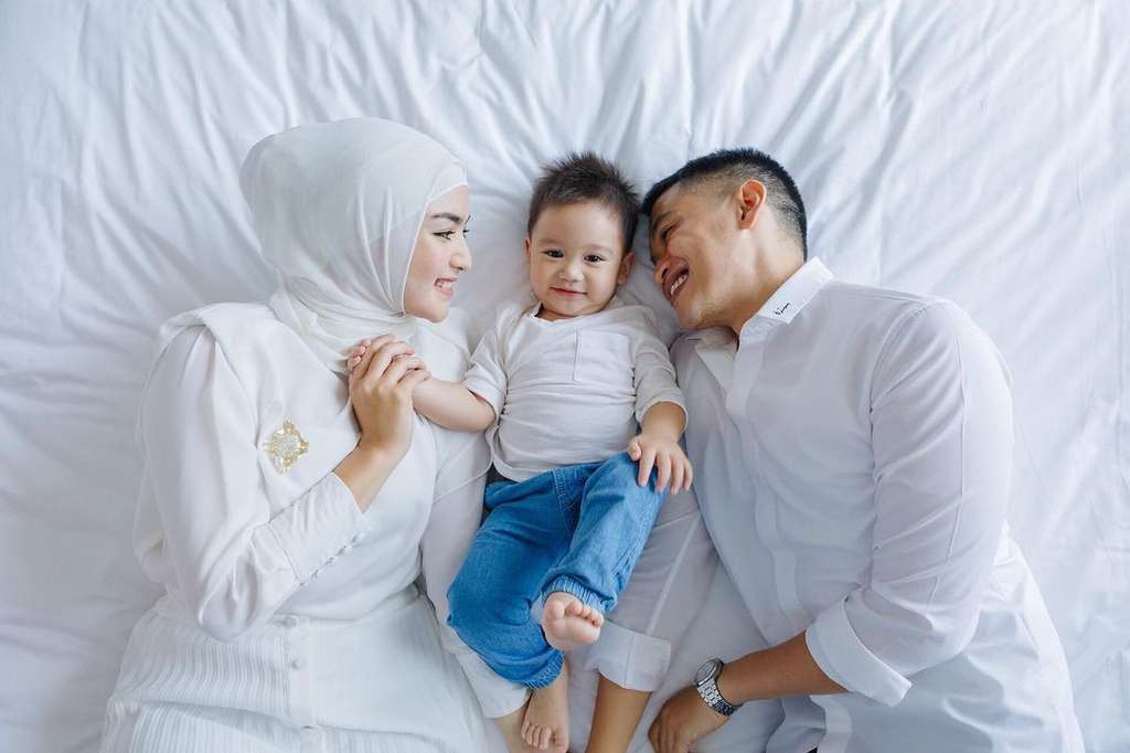 Keene Atharrazka Adhitya bersama kedua orangtuanya