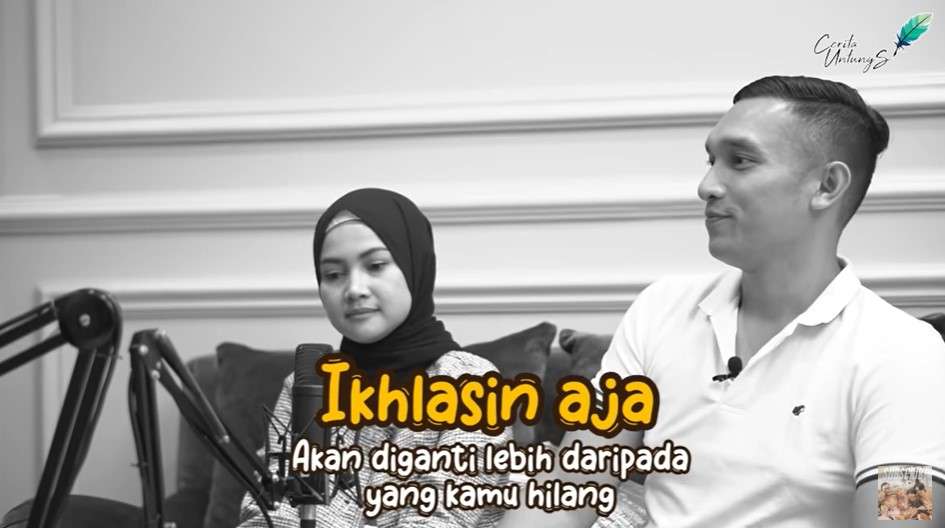 Giovanni Tobing dan istrinya Dewi
