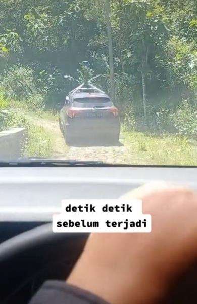 Ikut mobil Google Maps malah ikut tersesat.