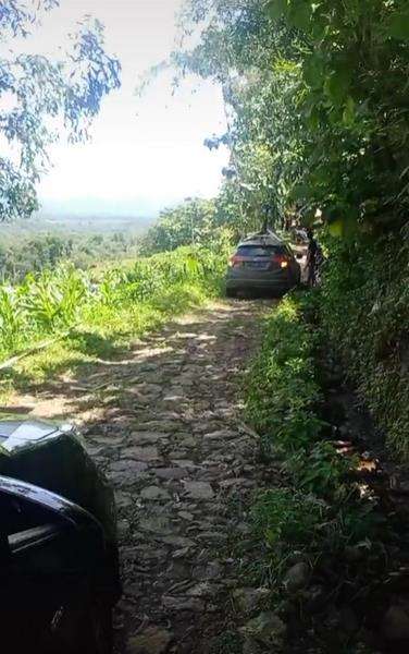 Ikut mobil Google Maps malah ikut tersesat.