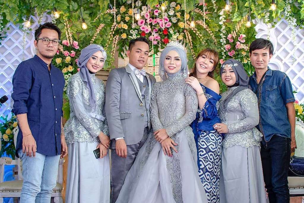 Koneng menikah