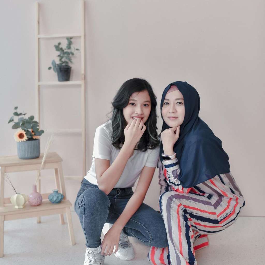 Shakiena dan Okie Agustina