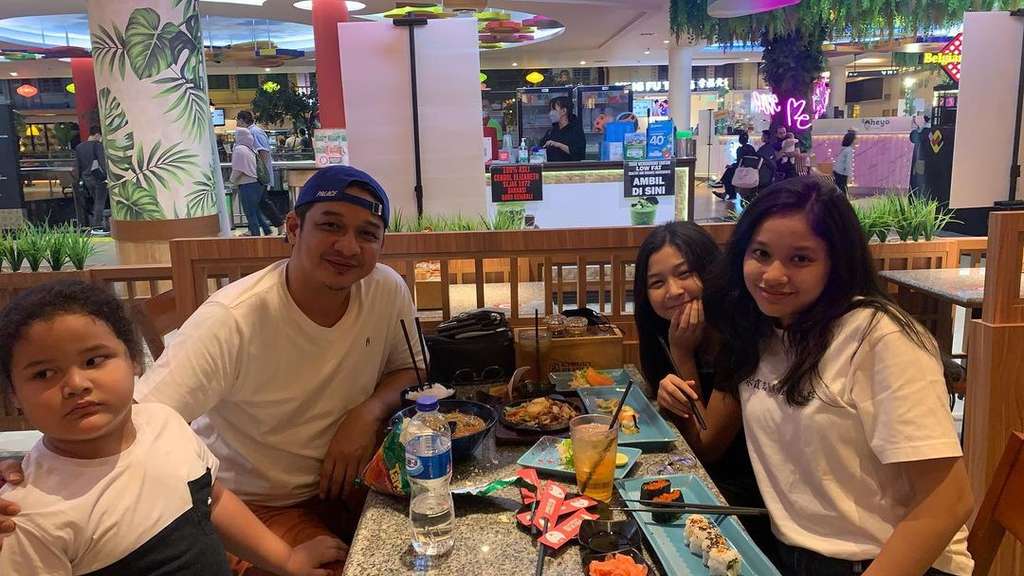 Shakiena bersama Pasha dan kedua adiknya