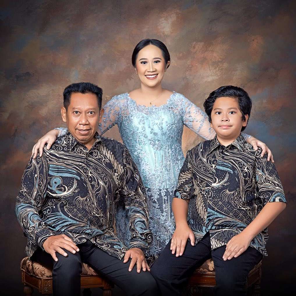 Tukul Arwana bersama kedua anaknya