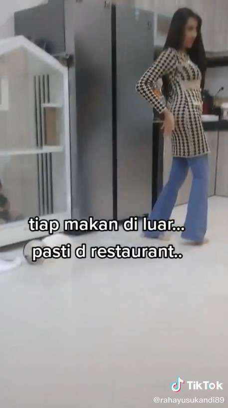 Karyawan Lucinta Luna