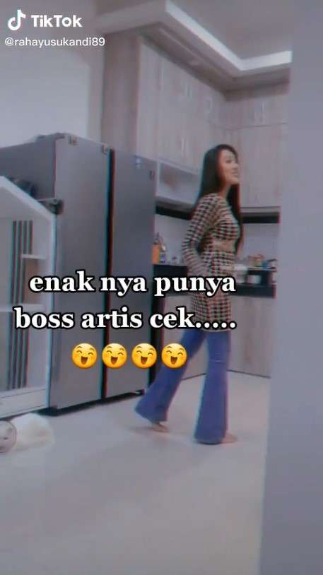 Karyawan Lucinta Luna