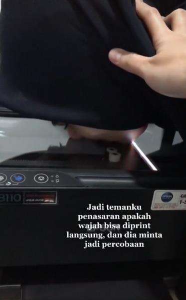 Cewek cantik penasaran ingin fotokopi wajahnya, hasilnya tak terduga.