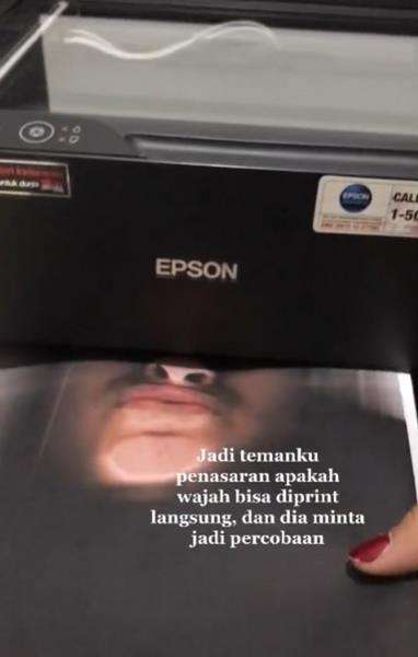 Cewek cantik penasaran ingin fotokopi wajahnya, hasilnya tak terduga.