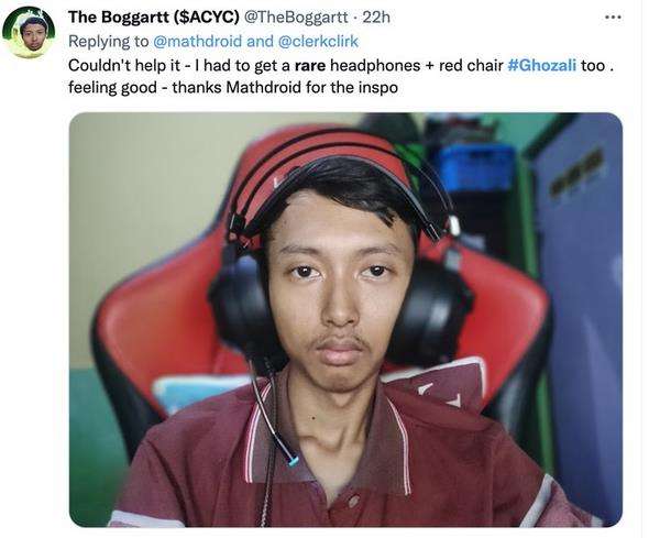 Foto selfie Ghozali ini diburu karena dianggap langka.