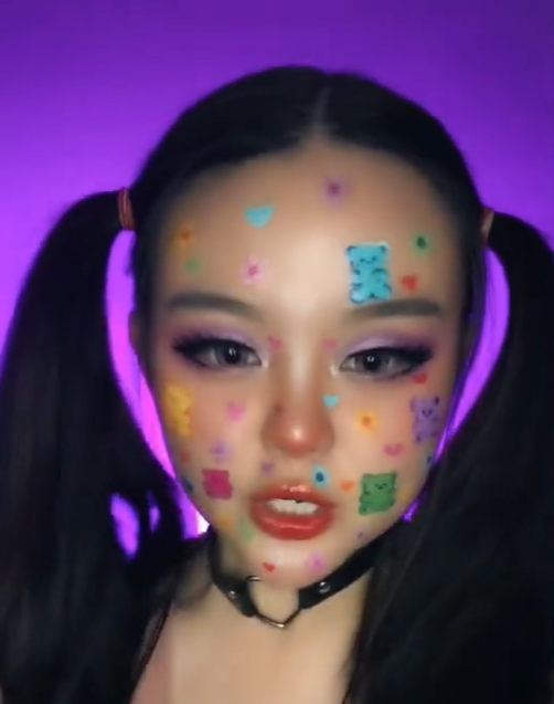 TikTokers Tampilkan 12 Gaya Makeup Dalam 30 Detik