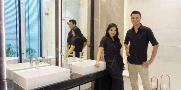 Sanitary mewah di rumah Titi Kamal dan Christian Sugiono.