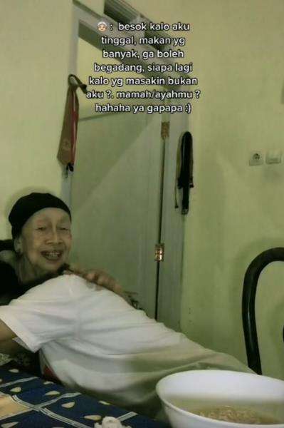 Asyik makan mie, pemuda ini kaget dan hilang nafsu makan dengar celetukan nenek.