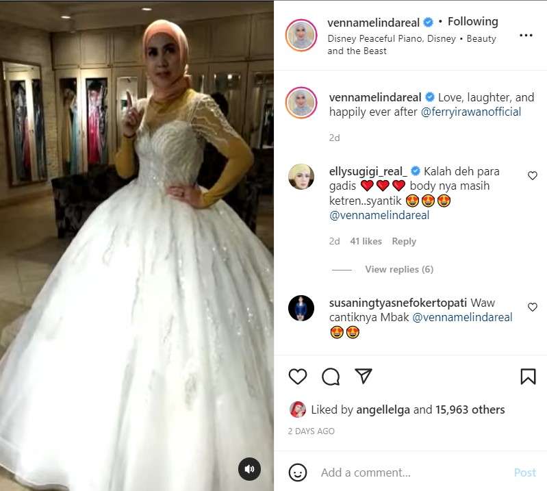 Venna Melinda fitting baju pengantin