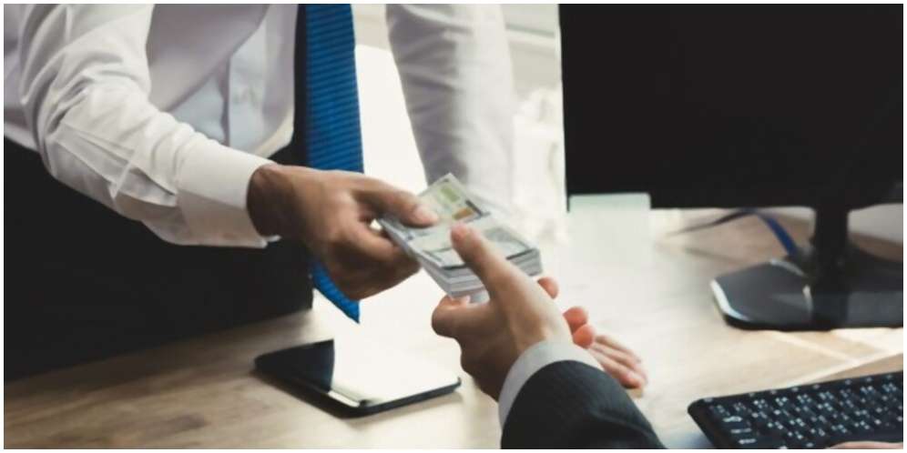 Hukum Meminjam Uang di Bank untuk Modal Usaha