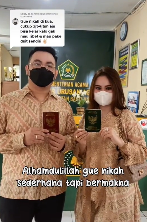 Pasangan Menikah di KUA