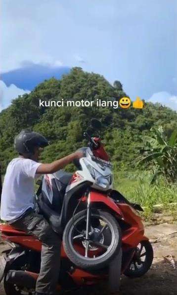 Bohongi orangtua auto kena karma, kunci motor hilang.