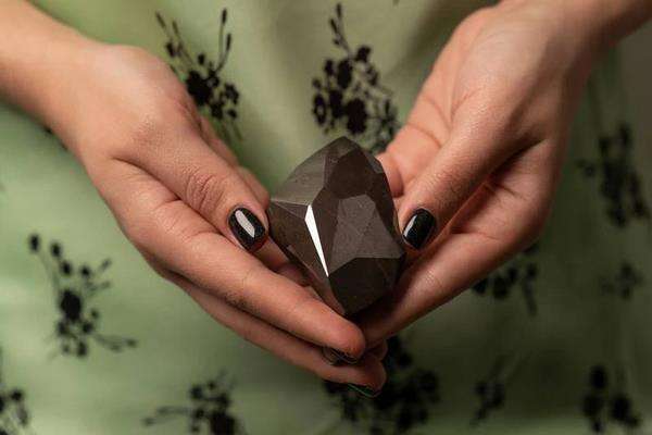 Enigma, berlian hitam terbesar dan sangat langka di dunia.