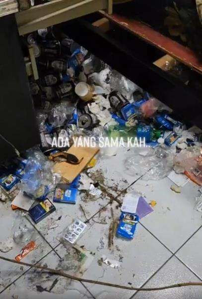Rumah Jorok dan Menjijikkan.