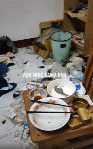 Rumah Jorok dan Menjijikkan.