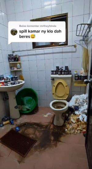 Rumah Jorok dan Menjijikkan.