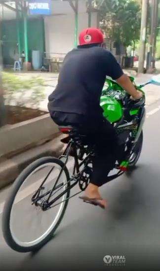 The 'real' sepeda motor Ninja.