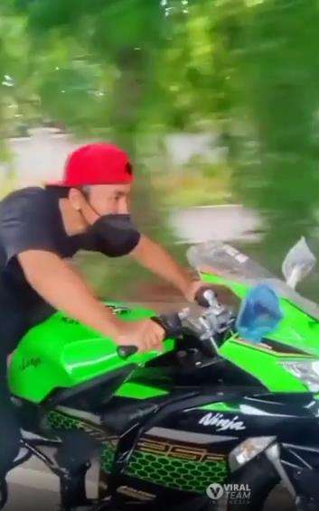 The 'real' sepeda motor Ninja.
