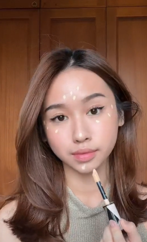 Memakai Concealer