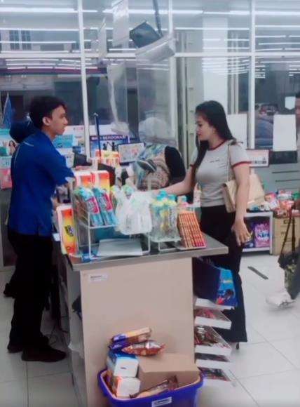 Iseng goda kasir minimarket, gadis ini kena mental sendiri.