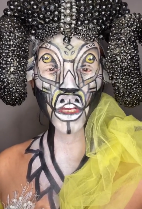 TikTokers Buat 8 Makeup Karakter