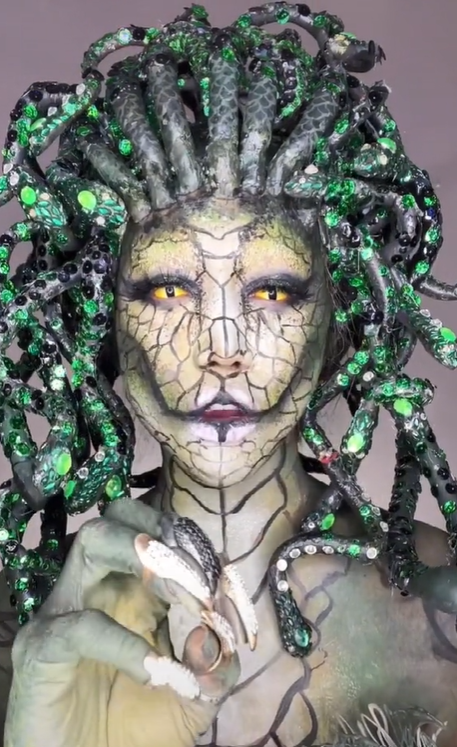 TikTokers Buat 8 Makeup Karakter