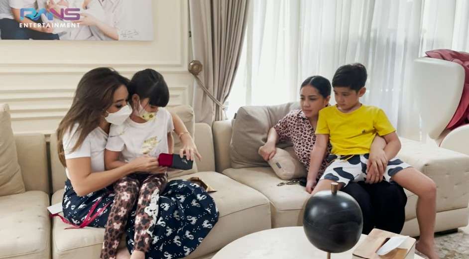 Rafathar berikan kado ulang tahun buat Gempi Rafathar berikan kado ulang tahun buat Gempi