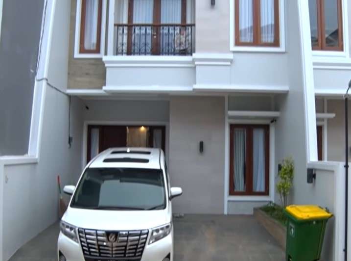 Penampakan Depan rumah Lucinta Luna