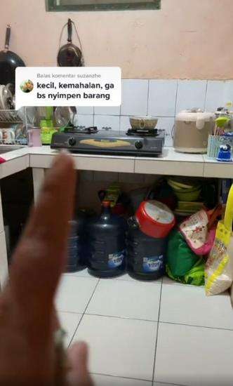 Room tour rumah petak muat banyak barang tapi masih nyaman.