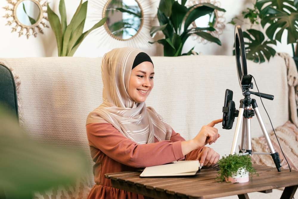 Peluang Bisnis Endorsement Nggak Cuma Menguntungkan Para Bintang, Kamu Juga Bisa Ikutan