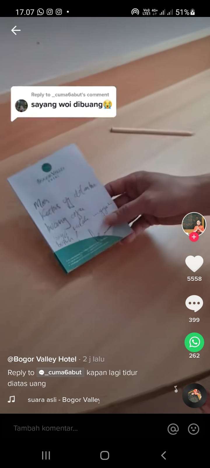 Uang di kamar hotel Uang di kamar hotel