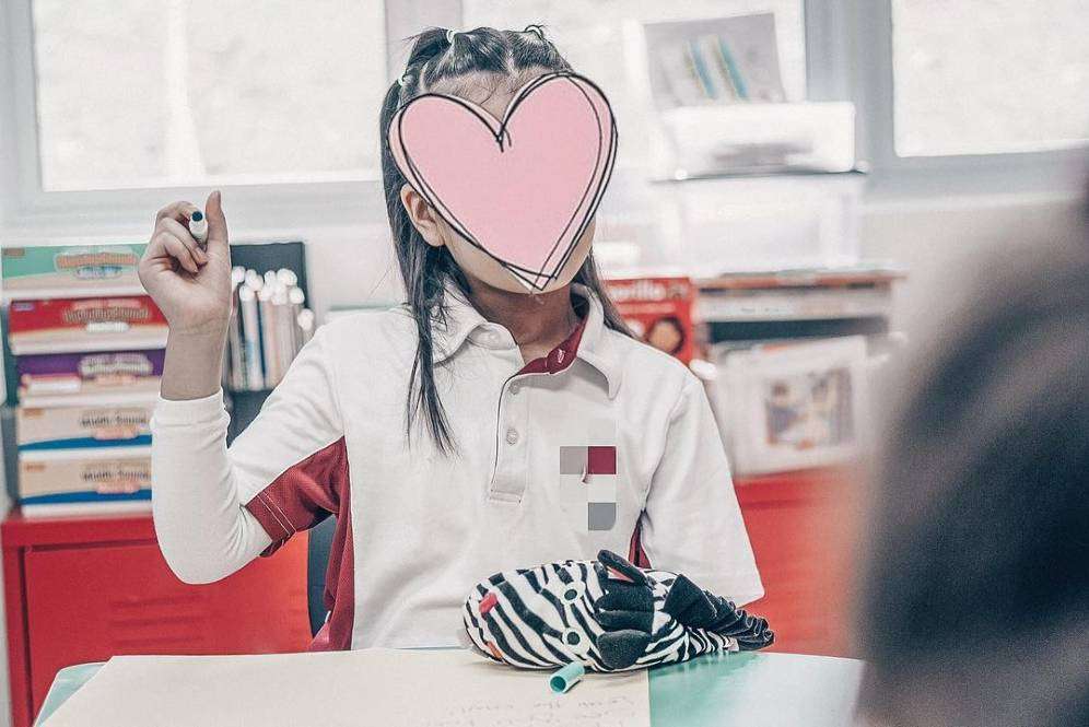 Aisha sekolah