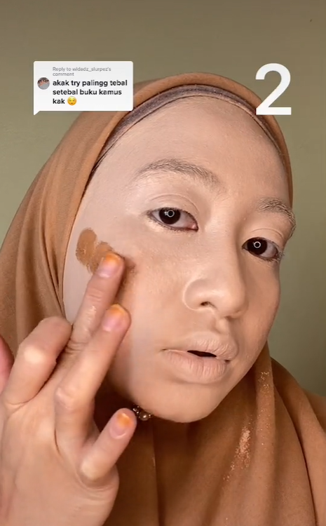Membuat Makeup Ekstra Tebal